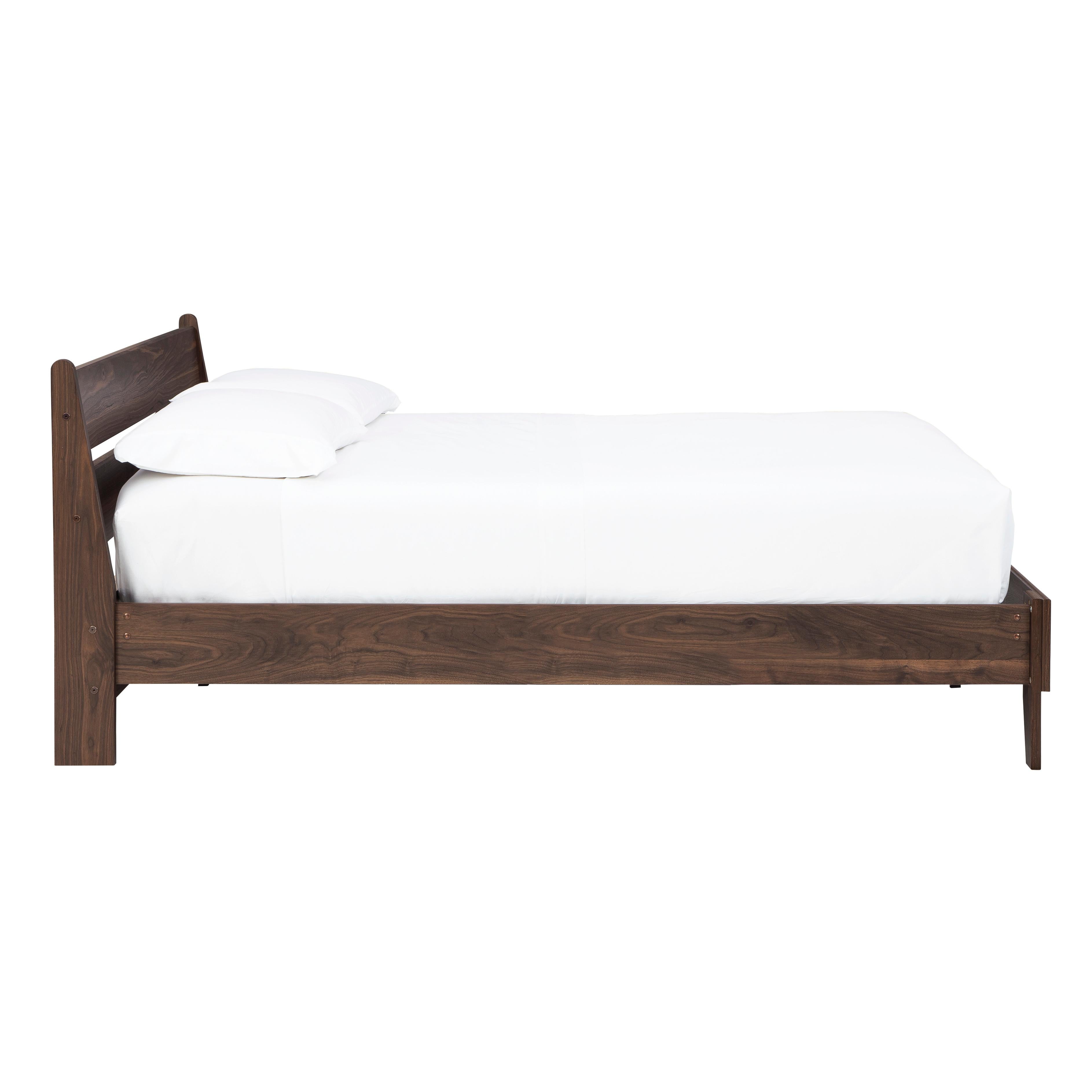  Size_Full --  Signature Design by Ashley Calverson Platform Bed IMAGE 3
