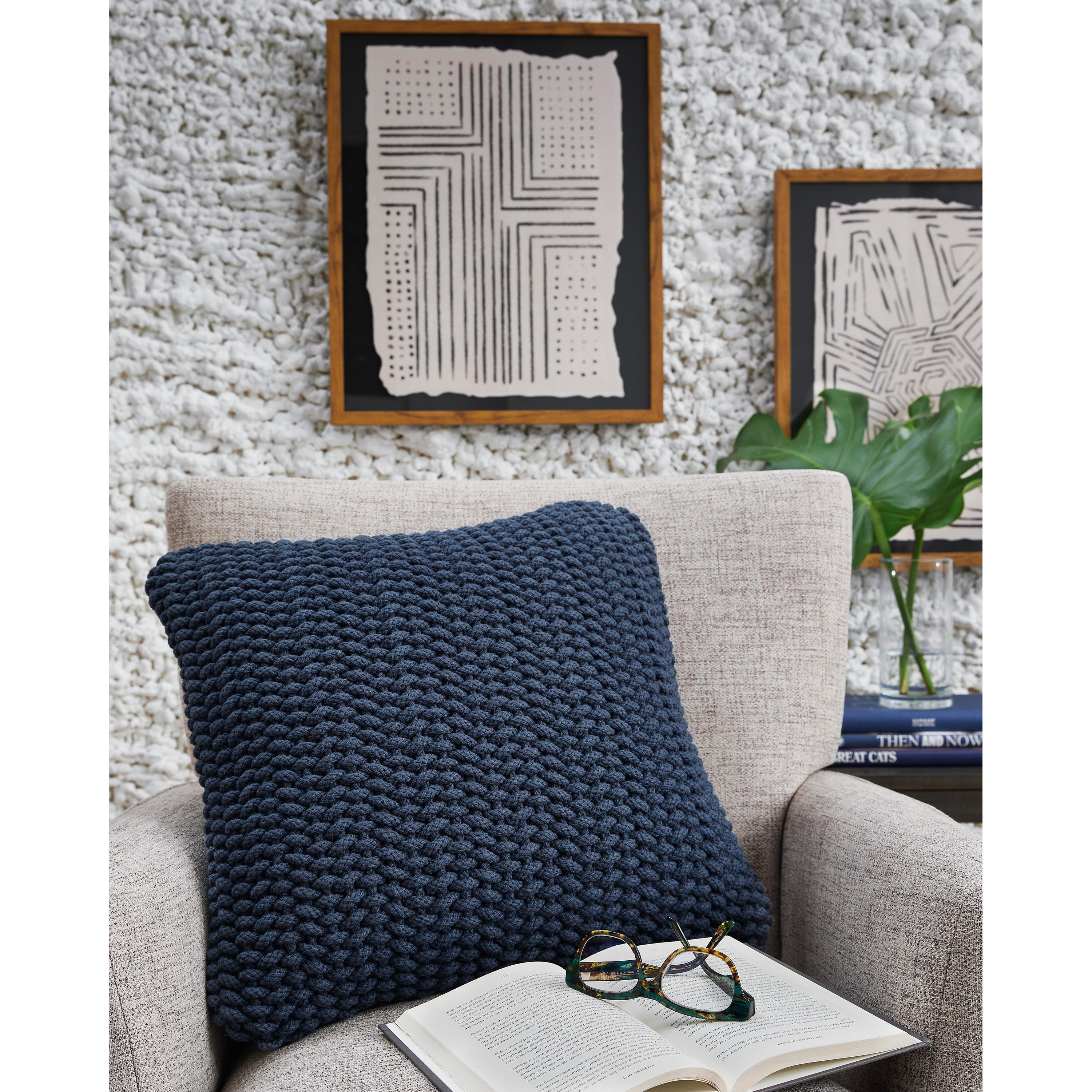  Signature Design by Ashley Renemore A1000473 Pillow IMAGE 4