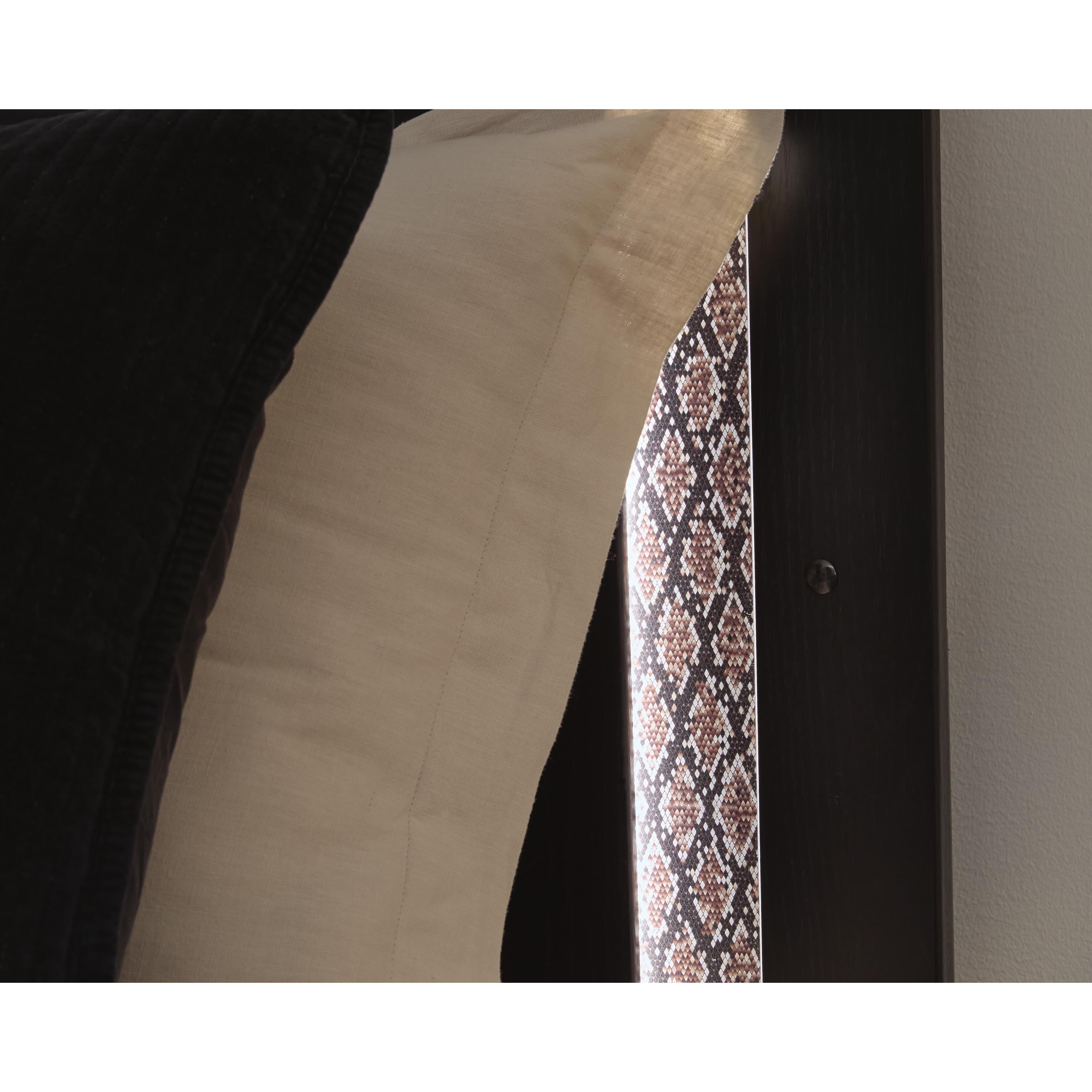  Size_Queen --  Signature Design by Ashley Brendant Panel Bed IMAGE 5