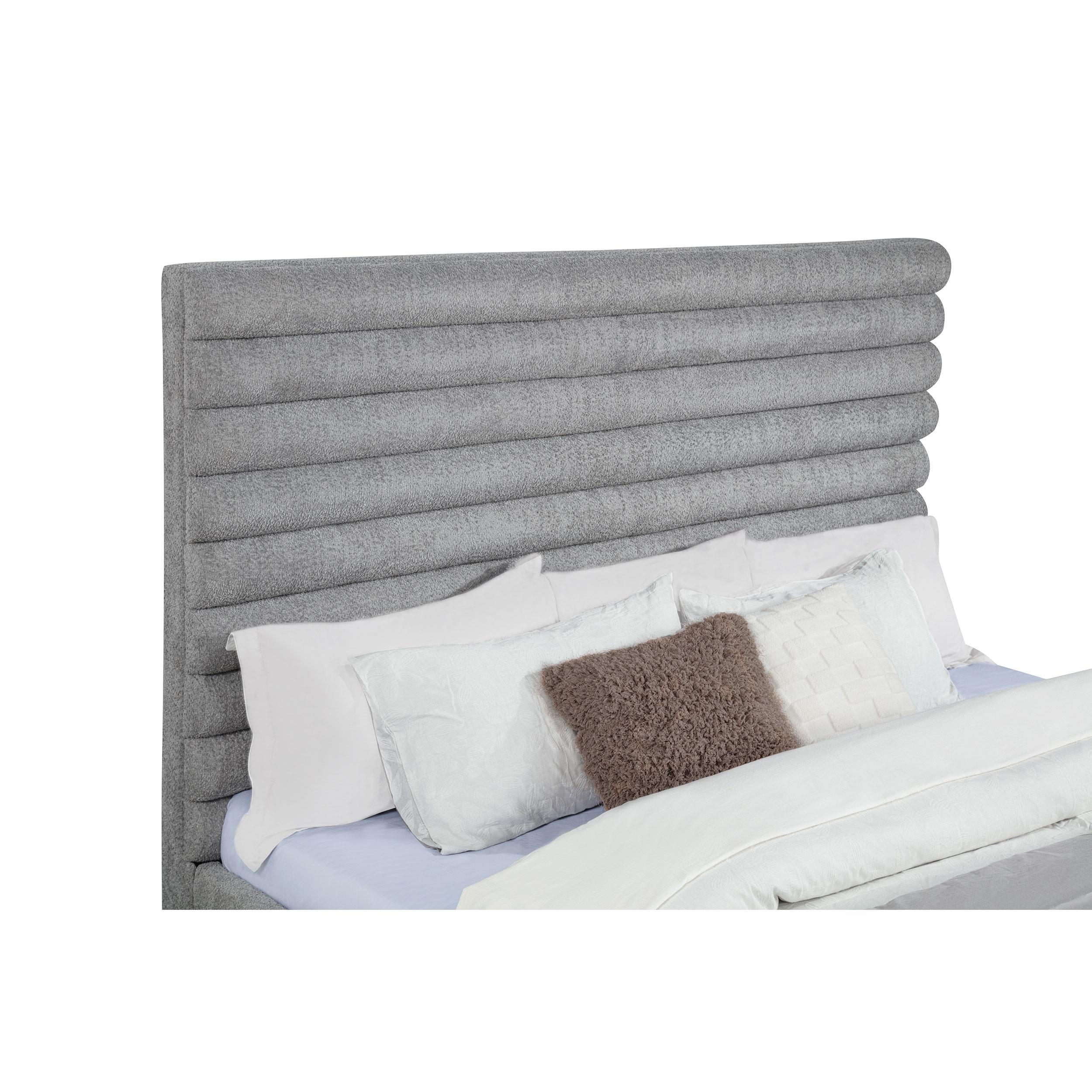  Coaster Furniture Patricia 300719KW 58-inch Boucle Upholstered California King Bed - Grey IMAGE 4