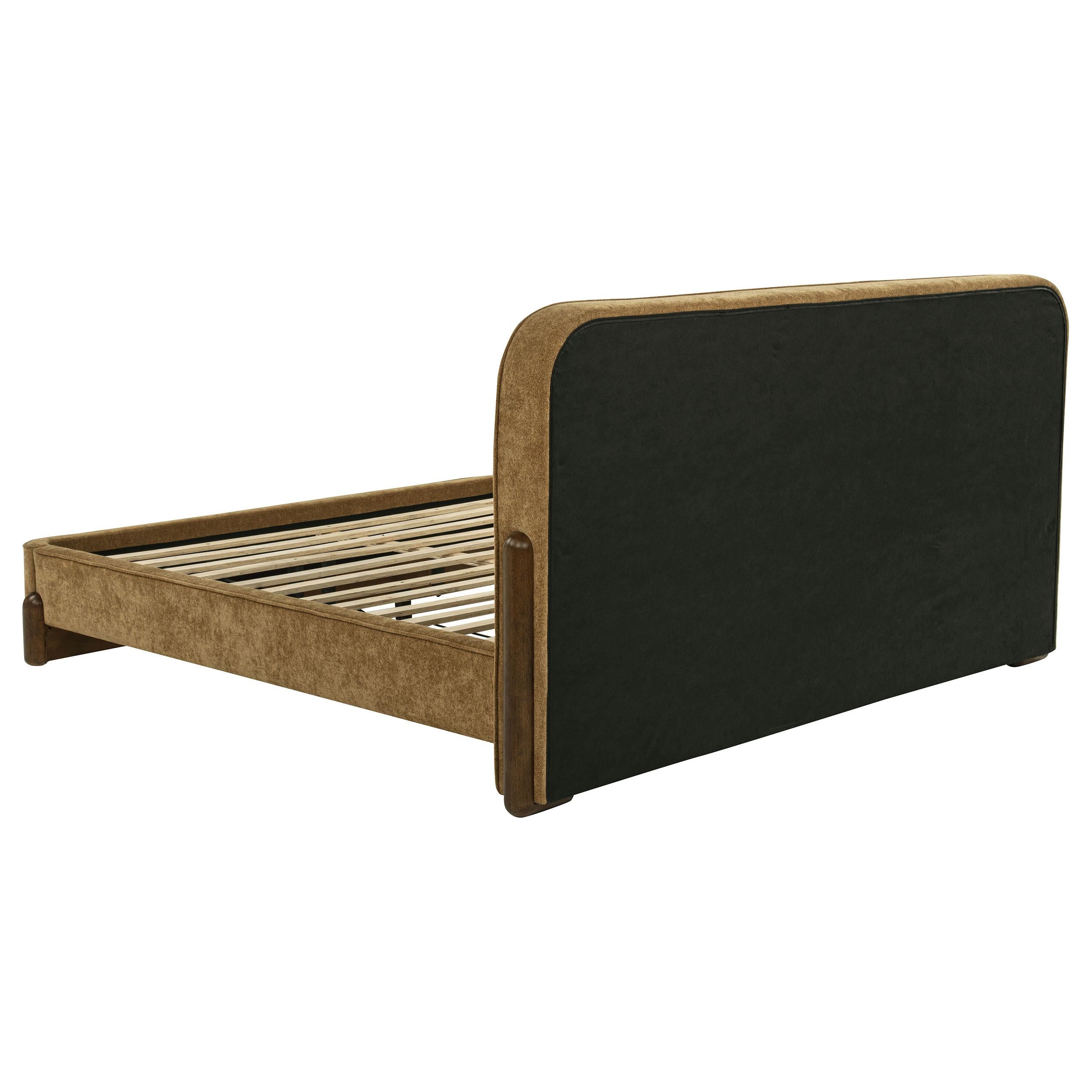  Coaster Furniture Baldacci 315954KE Upholstered Eastern King Platform Bed - Curry/Walnut IMAGE 5