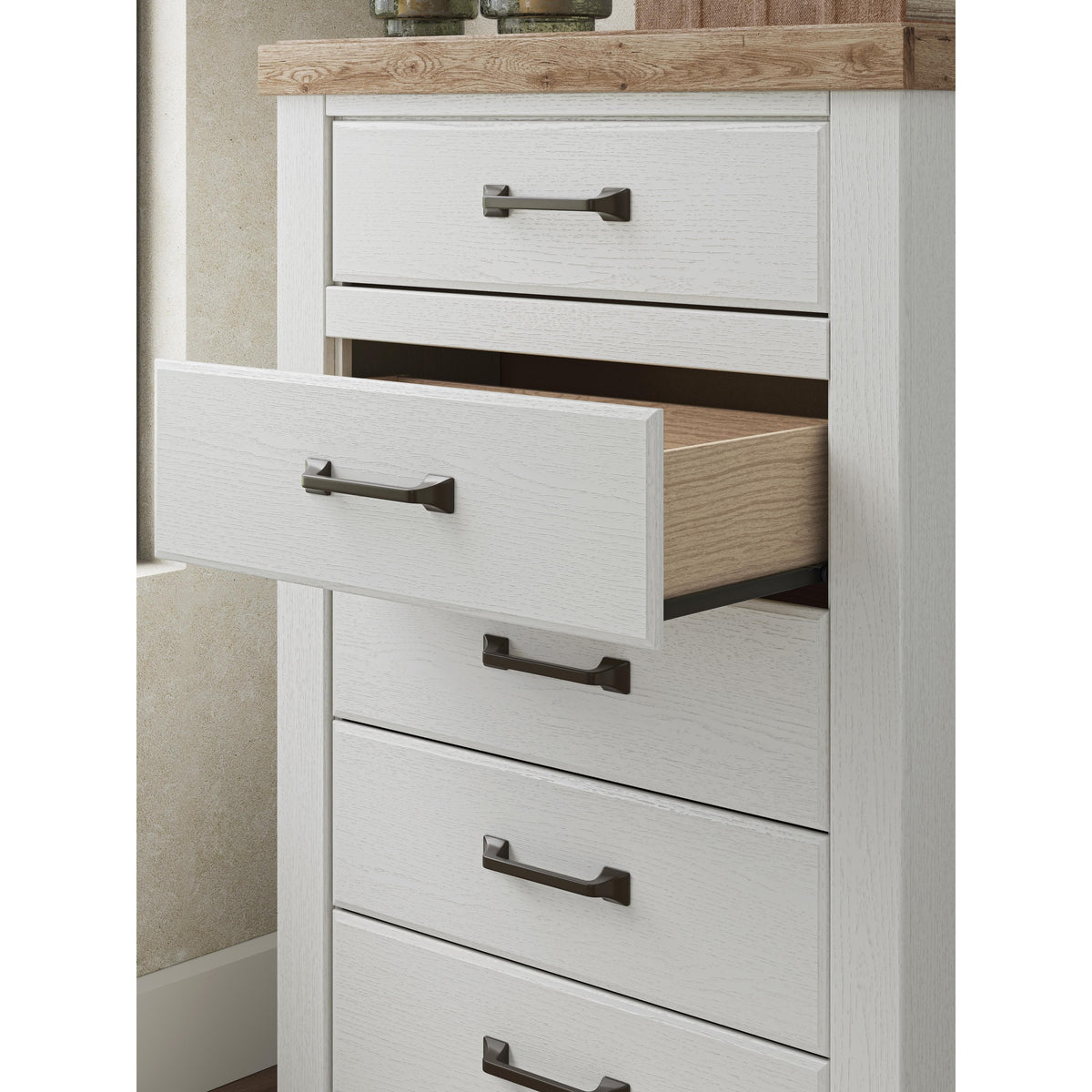 Benchcraft Savonport 5-Drawer Chest B4615-46