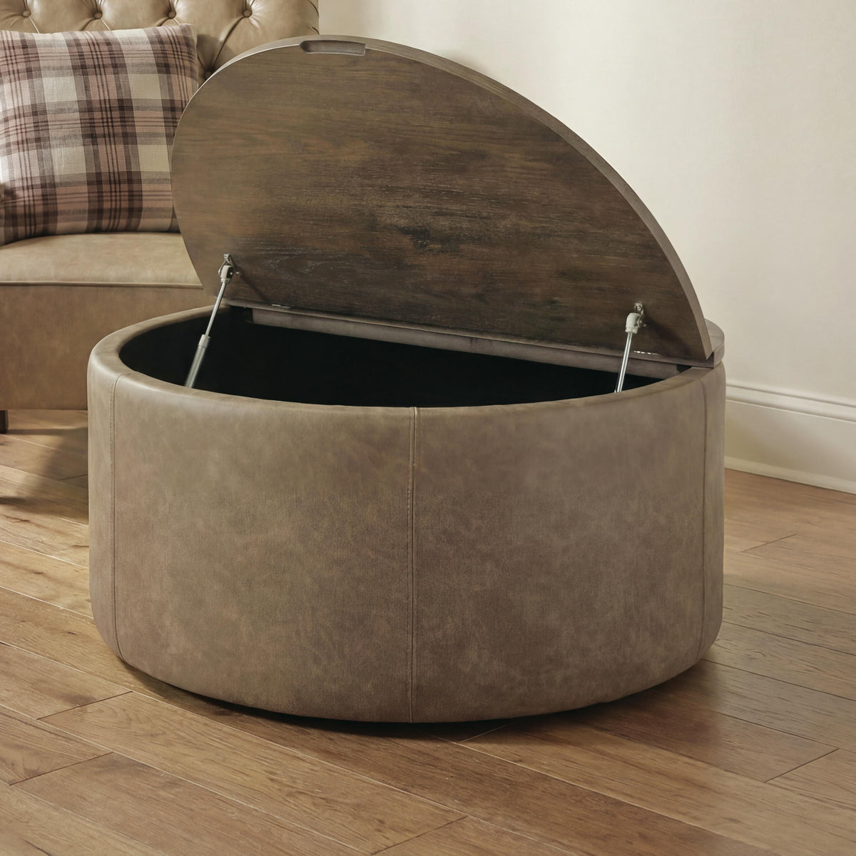 Signature Design by Ashley Bethanstone A3000846 Storage Ottoman