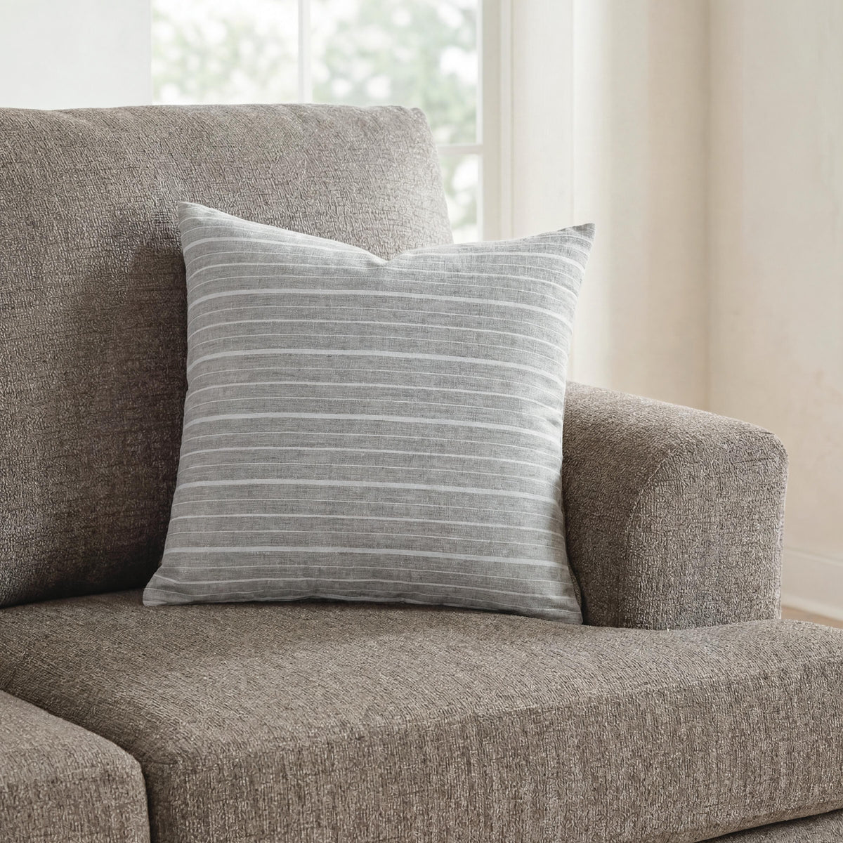 Signature Design by Ashley Vernthrone A1001184 Pillow